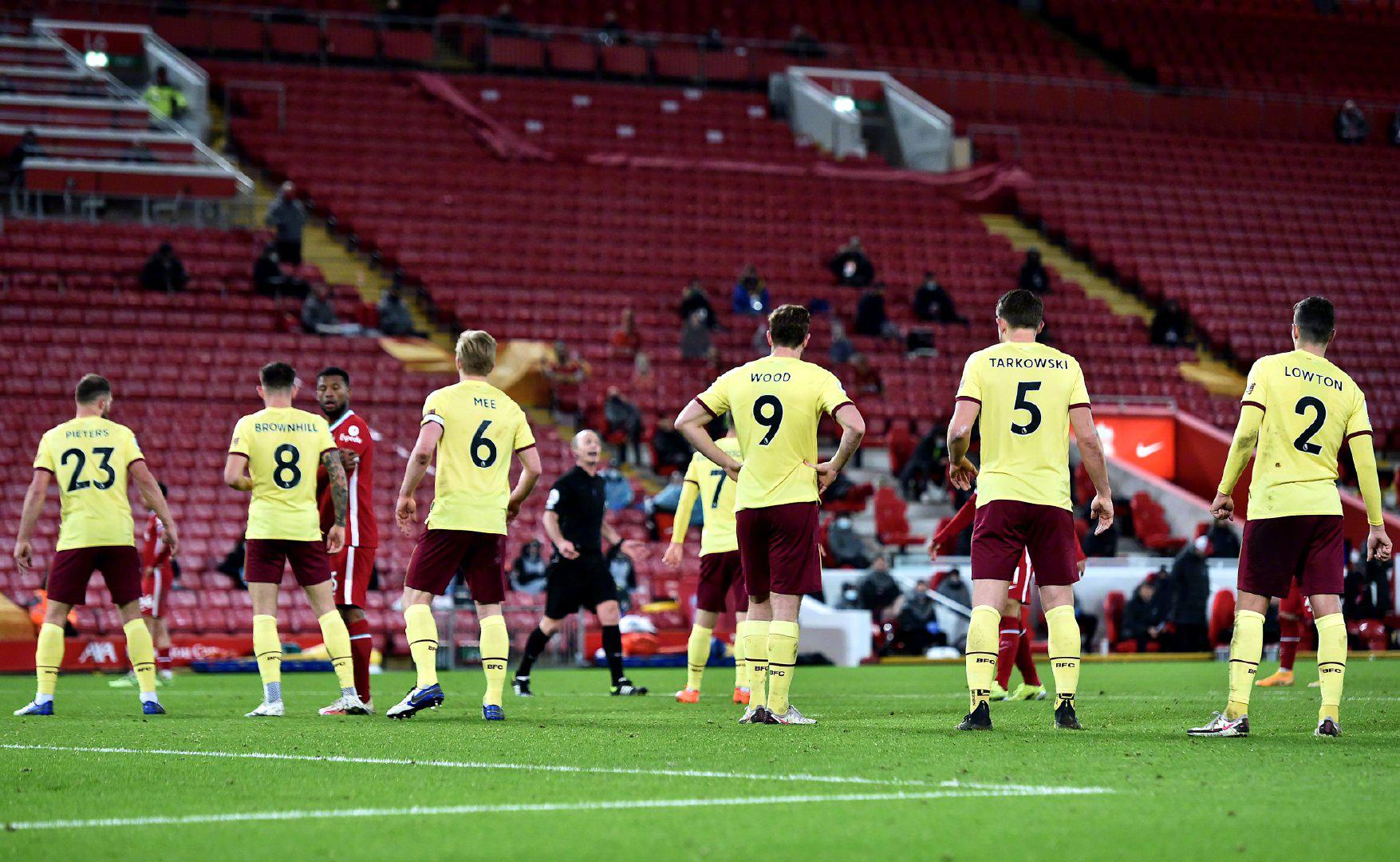 备强硬防守 备强硬防守